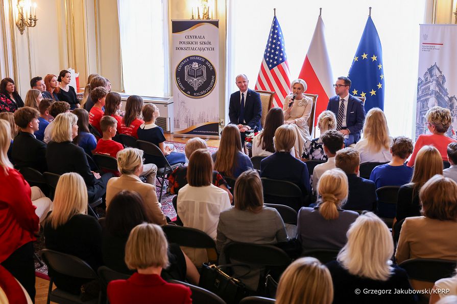 04_Agata_Kornhauser_Duda_Narodowe_Czytanie_konsulat_Nowy_Jork_20240924_GJB_7104.jpg