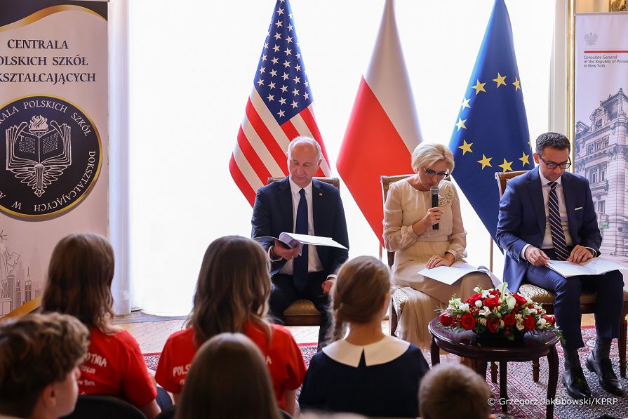 10_Agata_Kornhauser_Duda_Narodowe_Czytanie_konsulat_Nowy_Jork_20240924_GJB_7301.jpg