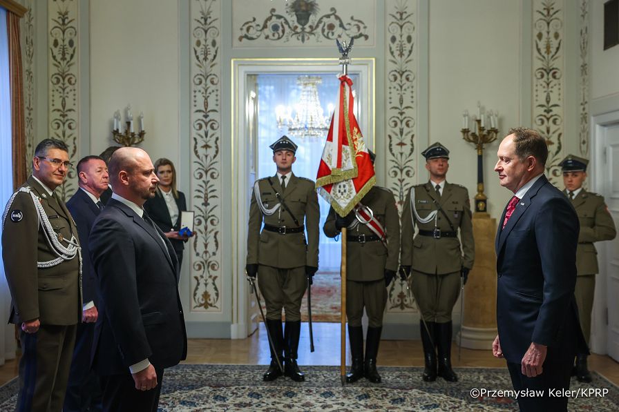 003_Jacek_Siewiera_Krzyż_Komandorski_ Orderu_Zasługi_Marek_Brzeziński_16-01-2025_PK1_1813.jpg