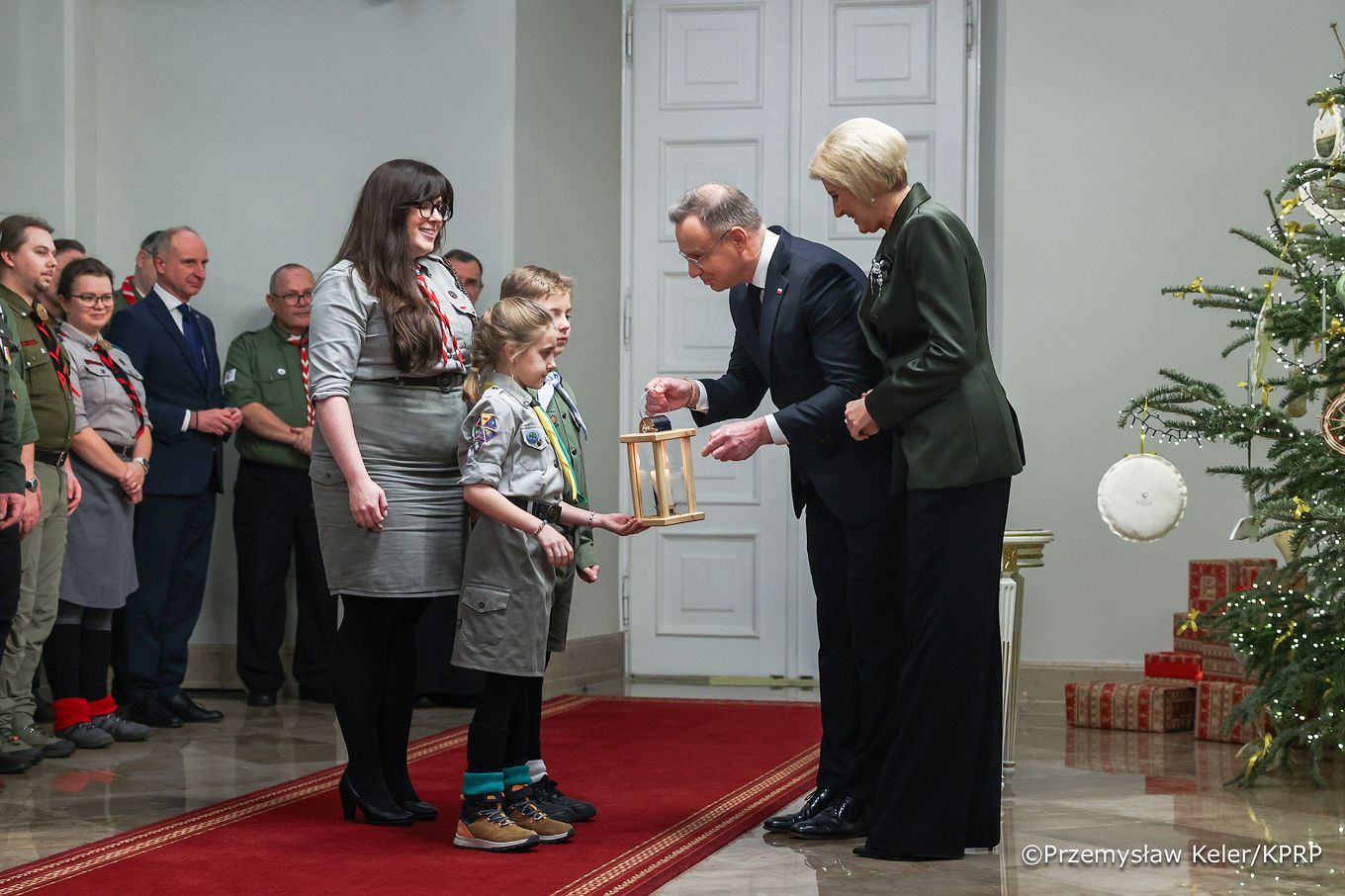 040_004_Andrzej_Duda_przekazanie_światło_betlejemskie_17-12-2024_PK1_0679.jpg.jpg