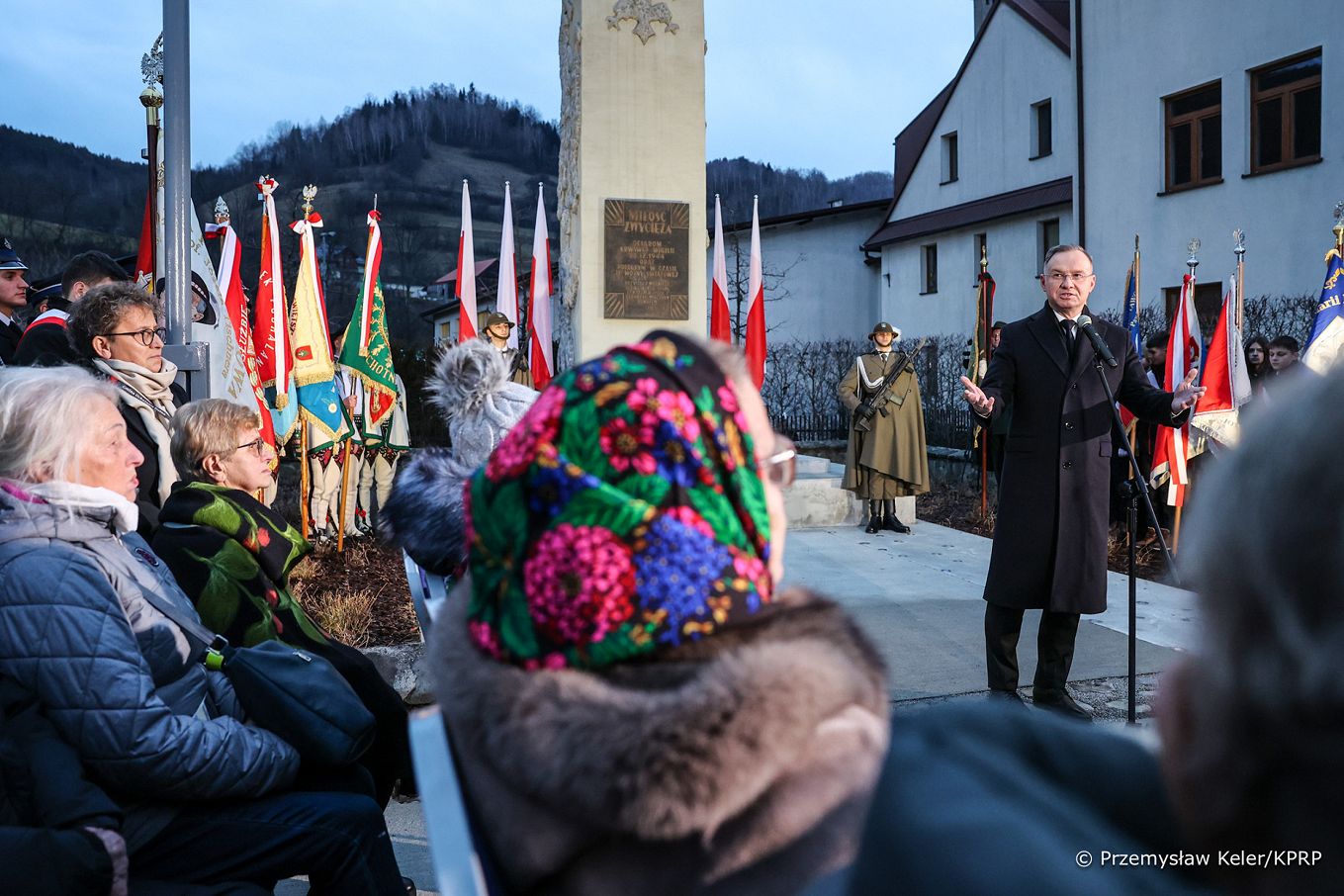 043_008_Prezydent_Andrzej_Duda_80_rocznica_pacyfikacji_Ochotnicy_Dolnej_20241222_PK1_0773.jpg