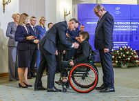 004_001_Para_Prezydencka_odznaczenia_Miedzynarodowy_Dzien_Osob_z_Niepelnosprawnosciami_20241203_LB_27929.jpg
