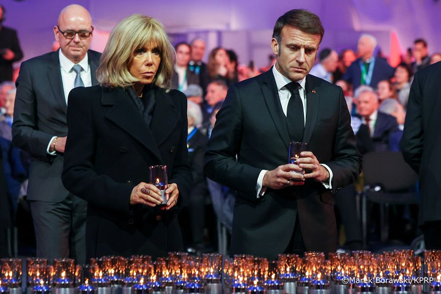 znicze_034_Andrzej_Duda_80_rocznica_wyzwolenia_KL_Auschwitz-Birkenau_główne_obchody_27-01-2025_MB2_2411-3.jpg.JPG