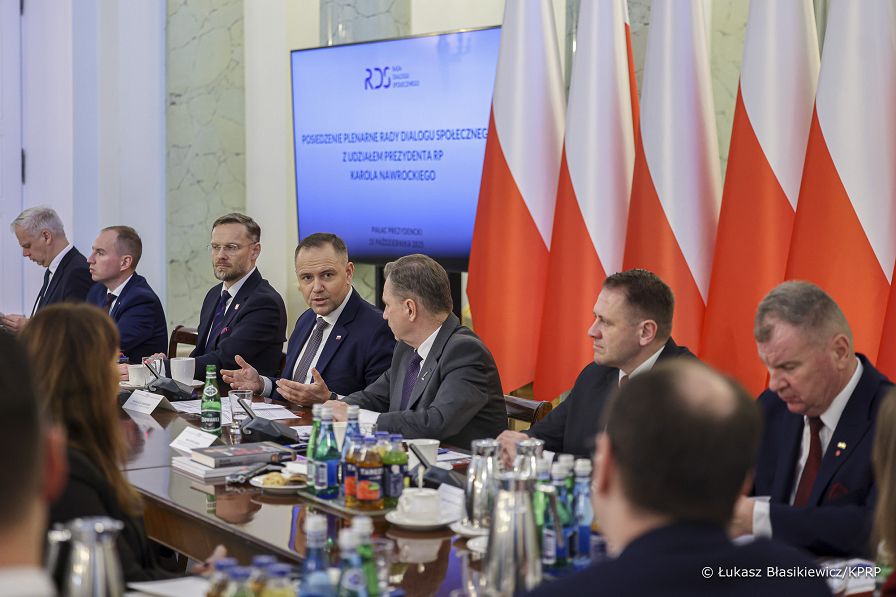 11_Karol_Nawrocki_Rada_Dialogu_Spolecznego_20251015_LB_11975.jpg