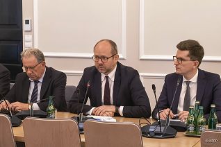 001_Minister_Marcin_Przydacz_posiedzenie_parlamentarneg_zespolu_ds_Trojmorza_20251016_1000013433.jpg