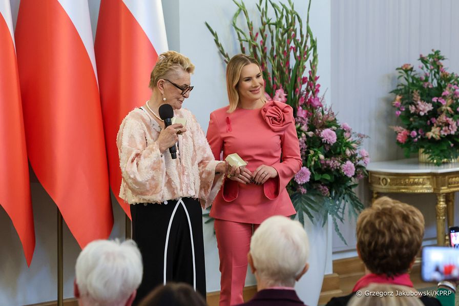 013_Prezydentowa_Marta_Nawrocka_spotkanie_Amazonki_20251016_GJ6_8699.jpg