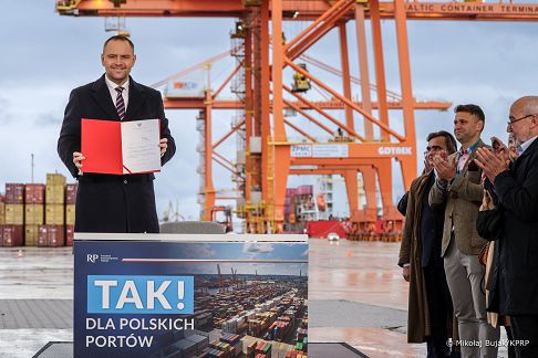 002_b_Prezydent_Karol_Nawrocki_wizyta_Gdynia_20251017_MWB12650.jpg