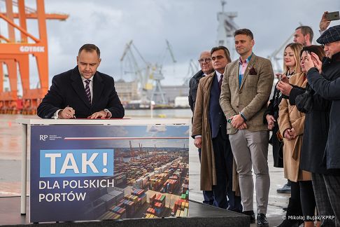 002_a_a_new_Prezydent_Karol_Nawrocki_wizyta_Gdynia_20251017_MWB12626.jpg