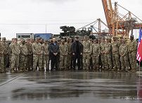 11_Karol_Nawrocki_z_zolnierzami_598_Brygady_Transportowej_US_Army_20251017_MWB25923.jpg