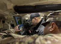 13B_Karol_Nawrocki_z_zolnierzami_598_Brygady_Transportowej_US_Army_20251017_MWB25364.jpg