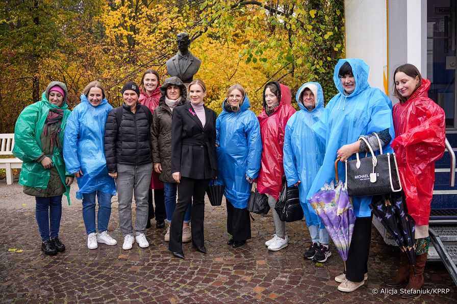 003_Prezydentowa_Marta_Nawrocka_mammograf_Lazienki_Krolewskie_Warszawa_20251018_DSC04929-Edytuj.jpg