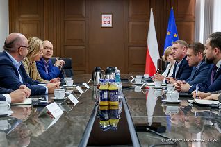 002_Mateusz_Kotecki_Tomasz_Obszański_Spotkanie_02-10-2025_GJ6_3515.jpg.JPG