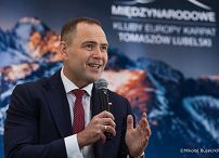 009_Prezydent_Karol_Nawrocki_Tomaszów_Lubelski_konferencja_Między_informacją_a_dezinformacją_21-10-2025_MWB16883.jpg.JPG