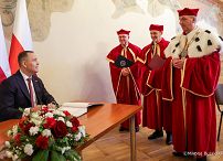 020_Prezydent_Karol_Nawrocki_Zamość_Akademia_Zamojska_Inauguracja_roku_akademickiego_21-10-2025_MWB20272.jpg.JPG