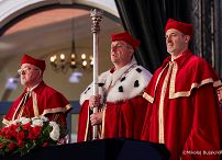 024_Prezydent_Karol_Nawrocki_Zamość_Akademia_Zamojska_Inauguracja_roku_akademickiego_21-10-2025_MWB18061.jpg.JPG