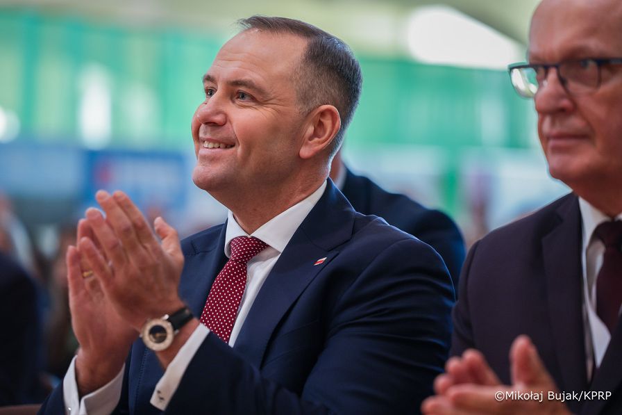 005_Prezydent_Karol_Nawrocki_Tomaszów_Lubelski_konferencja_Między_informacją_a_dezinformacją_21-10-2025_MWB16594.jpg.JPG