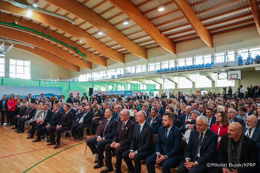 004_Prezydent_Karol_Nawrocki_Tomaszów_Lubelski_konferencja_Między_informacją_a_dezinformacją_21-10-2025_MWB29085.jpg.JPG