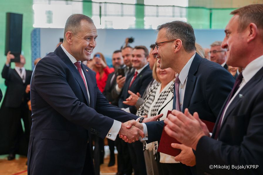 002_Prezydent_Karol_Nawrocki_Tomaszów_Lubelski_konferencja_Między_informacją_a_dezinformacją_21-10-2025_MWB29010.jpg.JPG