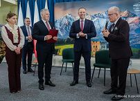 015_Prezydent_Karol_Nawrocki_Tomaszów_Lubelski_konferencja_Między_informacją_a_dezinformacją_21-10-2025_MWB29321.jpg.JPG