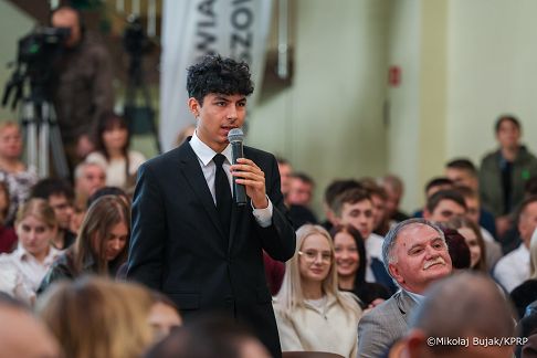 014_Prezydent_Karol_Nawrocki_Tomaszów_Lubelski_konferencja_Między_informacją_a_dezinformacją_21-10-2025_MWB17429.jpg.JPG