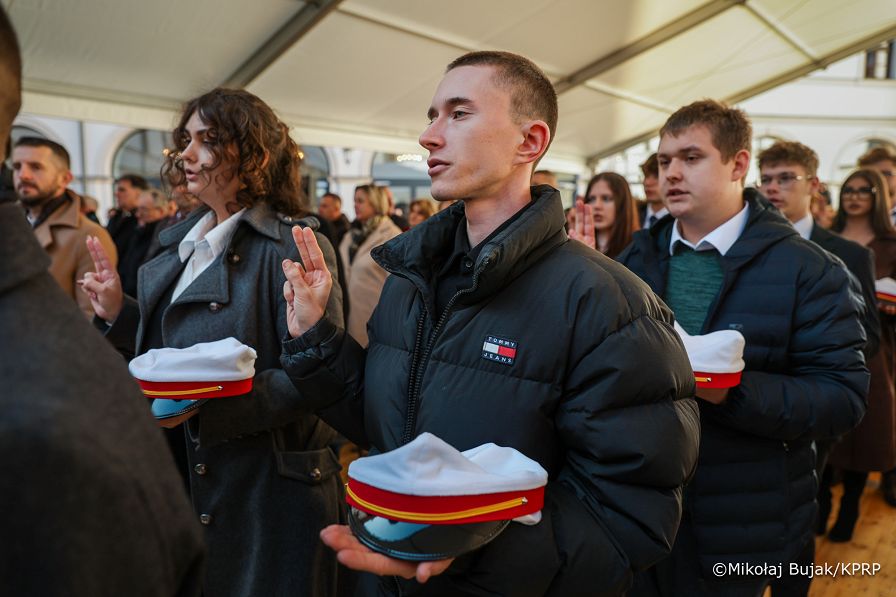 034_Prezydent_Karol_Nawrocki_Zamość_Akademia_Zamojska_Inauguracja_roku_akademickiego_21-10-2025_MWB20490.jpg.JPG