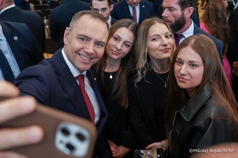 016_Prezydent_Karol_Nawrocki_Tomaszów_Lubelski_konferencja_Między_informacją_a_dezinformacją_21-10-2025_MWB29630.jpg.JPG