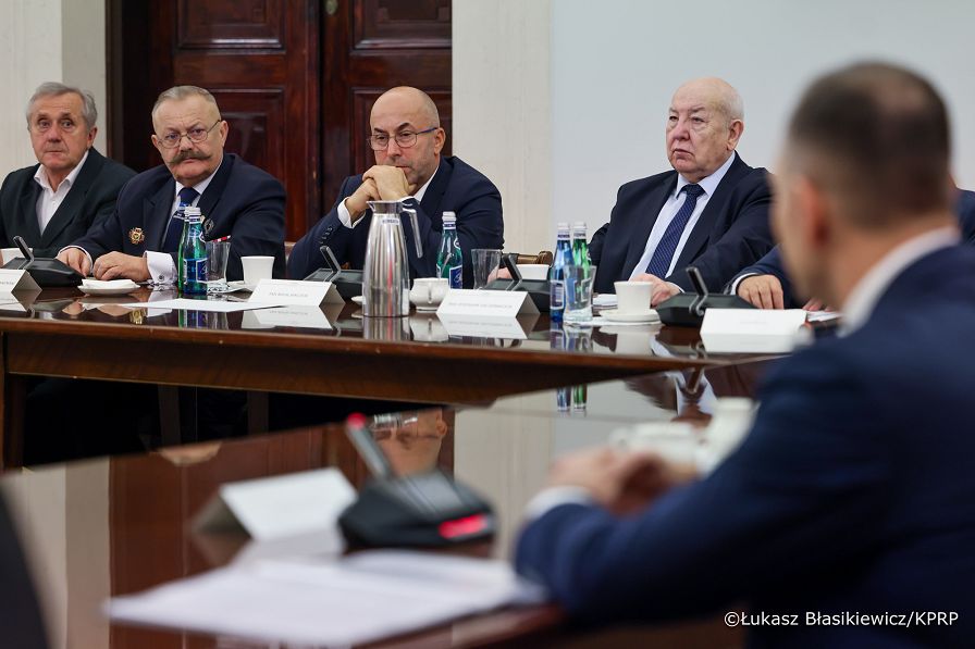 011_Prezydent_Karol_Nawrocki_spotkanie_przedstawiciele_przewoźników_22-10-2025_LB_29060.jpg.JPG