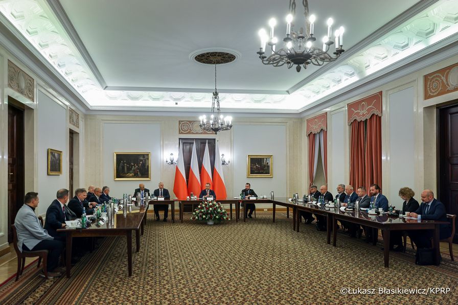 001_Prezydent_Karol_Nawrocki_spotkanie_przedstawiciele_przewoźników_22-10-2025_LB_12430.jpg.JPG