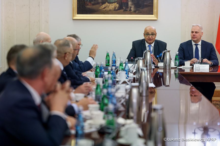 012_Prezydent_Karol_Nawrocki_spotkanie_przedstawiciele_przewoźników_22-10-2025_LB_29115.jpg.JPG
