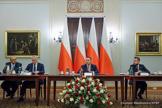 008_Prezydent_Karol_Nawrocki_spotkanie_przedstawiciele_przewoźników_22-10-2025_LB_12454.jpg.JPG
