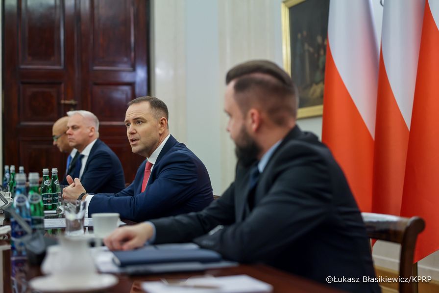 009_Prezydent_Karol_Nawrocki_spotkanie_przedstawiciele_przewoźników_22-10-2025_LB_12531.jpg.JPG