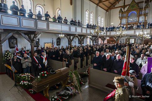 02_Slawomir_Cenckiewicz_pogrzeb_Andrzej_Kolalakowski_20251025_signal-2025-10-25-175050_003.jpg