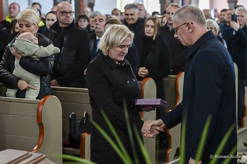 01_Slawomir_Cenckiewicz_pogrzeb_Andrzej_Kolalakowski_20251025_signal-2025-10-25-175050_002.jpg