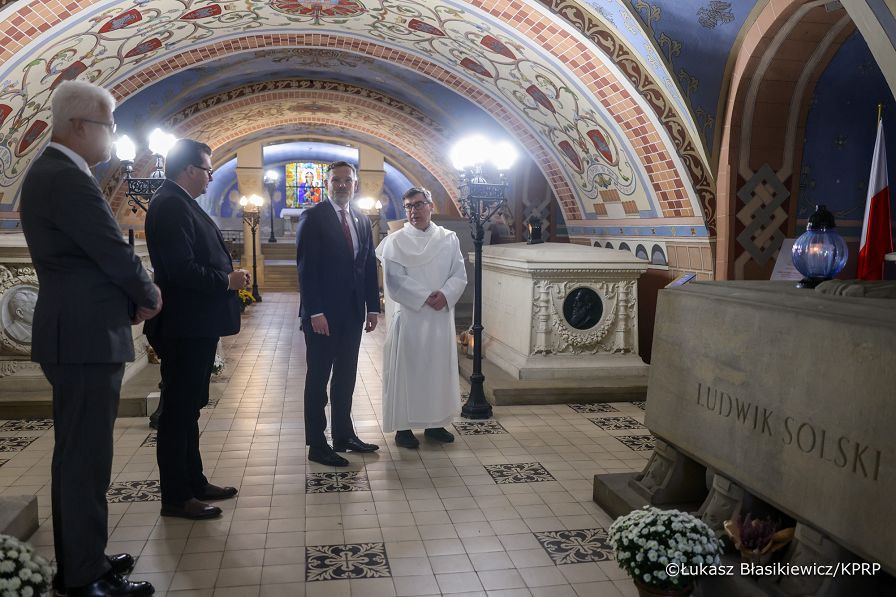 002_Minister_Zbigniew_Bogucki_udział w uroczystym przekazaniu promesy SKOZK klasztorowi OO Paulinów Na Skałce_27-10-2025_LB_20780.jpg.JPG