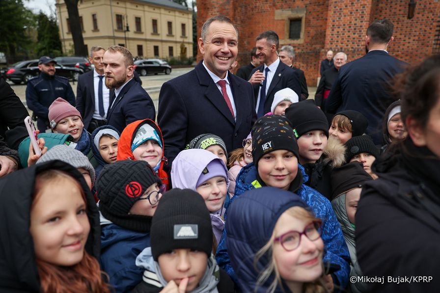 024_Prezydent Karol Nawrocki_wizyta w Bazylice Archikatedralnej św. Apostołów Piotra i Pawła w roku 1000-lecia koronacji Bolesława Chrobrego na pierwszego króla Polski_27-10-2025_MWB12388.jpg.JPG