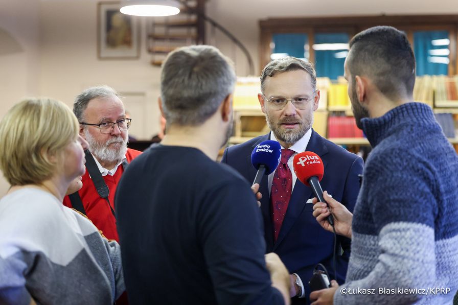 008_Minister_Zbigniew_Bogucki_udział w uroczystym przekazaniu promesy SKOZK klasztorowi OO Paulinów Na Skałce_27-10-2025_LB_21037.jpg.JPG