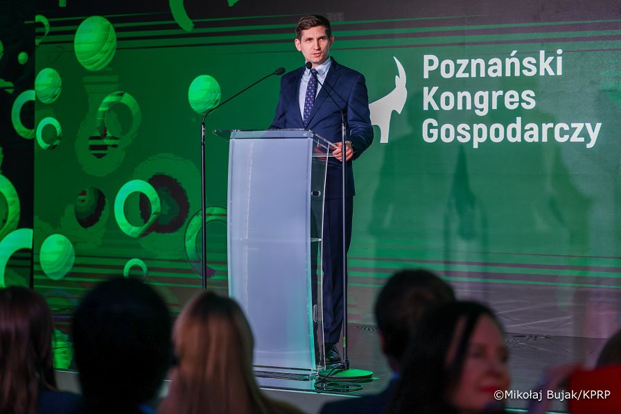 004_Prezydent_Karol_Nawrocki_Poznański_Kongres_Gospodarczy_27-10-2025_MWB20753.jpg.JPG