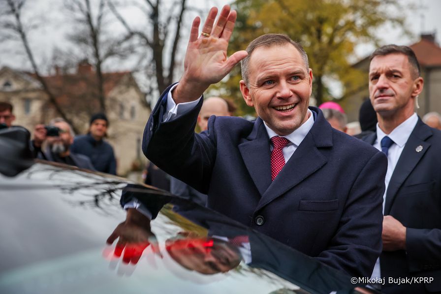 045_Prezydent Karol Nawrocki_wizyta w Bazylice Archikatedralnej św. Apostołów Piotra i Pawła w roku 1000-lecia koronacji Bolesława Chrobrego na pierwszego króla Polski_27-10-2025_MWB13976.jpg.JPG