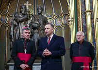032_Prezydent Karol Nawrocki_wizyta w Bazylice Archikatedralnej św. Apostołów Piotra i Pawła w roku 1000-lecia koronacji Bolesława Chrobrego na pierwszego króla Polski_27-10-2025_MWB13173.jpg.JPG