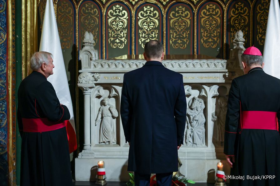 031_Prezydent Karol Nawrocki_wizyta w Bazylice Archikatedralnej św. Apostołów Piotra i Pawła w roku 1000-lecia koronacji Bolesława Chrobrego na pierwszego króla Polski_27-10-2025_MWB13046.jpg.JPG