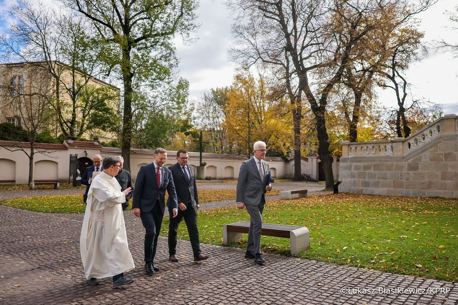 006_Minister_Zbigniew_Bogucki_udział w uroczystym przekazaniu promesy SKOZK klasztorowi OO Paulinów Na Skałce_27-10-2025_LB_20923.jpg.JPG