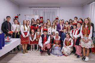 012_Pierwsza_Dama_Marta_Nawrocka_Sulisławice_w spotkaniu z Dziecięcym Kołem Gospodyń Wiejskich i Gospodarzy oraz z KGW i G Sulisławice_30-10-2025_7C6A3927.jpg