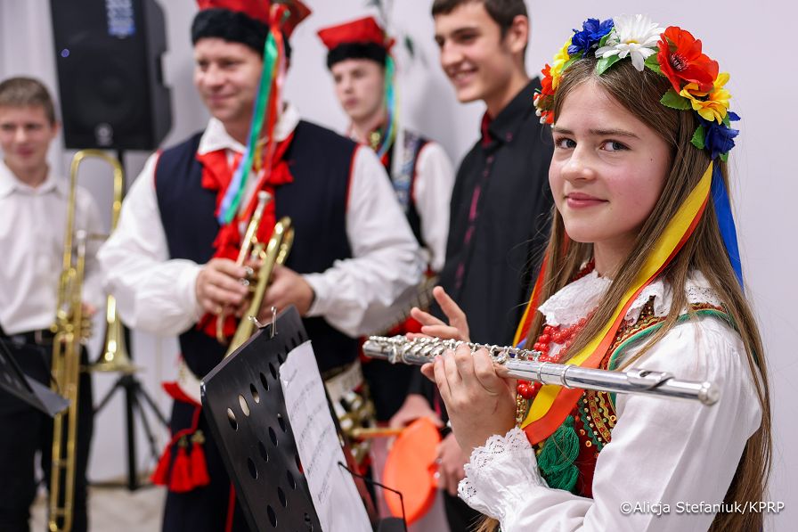 010_Pierwsza_Dama_Marta_Nawrocka_Sulisławice_w spotkaniu z Dziecięcym Kołem Gospodyń Wiejskich i Gospodarzy oraz z KGW i G Sulisławice_30-10-2025_7C6A3844.jpg