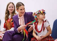 009_Pierwsza_Dama_Marta_Nawrocka_Sulisławice_w spotkaniu z Dziecięcym Kołem Gospodyń Wiejskich i Gospodarzy oraz z KGW i G Sulisławice_30-10-2025_7C6A3595.jpg