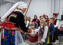 002_Pierwsza_Dama_Marta_Nawrocka_Sulisławice_w spotkaniu z Dziecięcym Kołem Gospodyń Wiejskich i Gospodarzy oraz z KGW i G Sulisławice_30-10-2025_7C6A2979.jpg