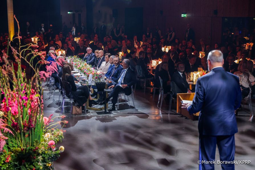 019_Prezydent_Karol_Nawrocki_Pierwsza_Dama_Marta_Nawrocka_Wizyta_Estonia_obiad_oficjalny_09-10-2025_MB1_5647.jpg.JPG