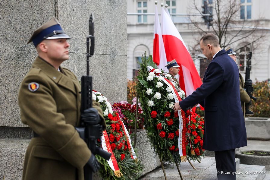 002_Para_Prezydencka_wience_pomniki_Ojcow_Niepodleglosci_20251111_PK1_0541.jpg