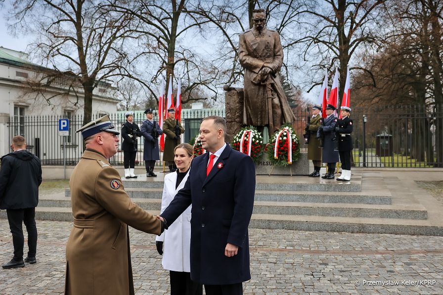 016_Para_Prezydencka_wience_pomniki_Ojcow_Niepodleglosci_20251111_PK1_1037.jpg