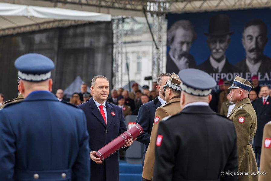 015_Prezydent_Karol_Nawrocki_odprawa_warty_Grob_Nieznanego_Zolnierza _20251111_7C6A2335.jpg