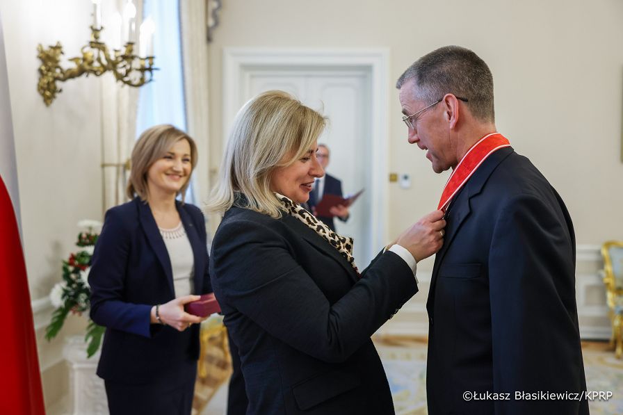 004_Minister_Agnieszka_Jędrzak_Odznaczenie_Ks_Mirosław_Wachowski_12-11-2025_LB_26899.jpg.JPG